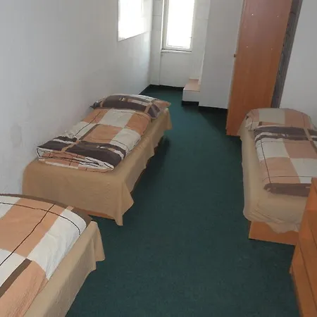 旅馆 Pod Mostem 俄斯特拉发